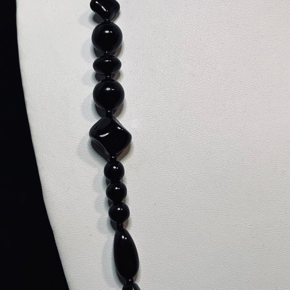 Vintage Black Glass Beaded Necklace (5117) - Picture 2 of 7